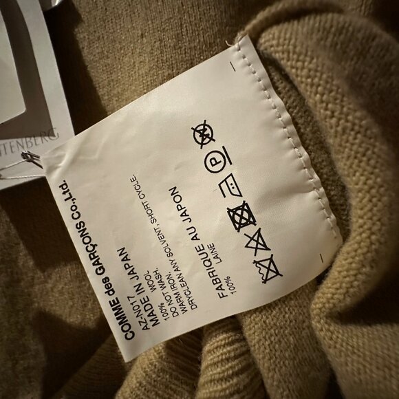 COMMES des GARCONS PLAY - V Neck Pullover Black Heart - NWT - Picture 4 of 6